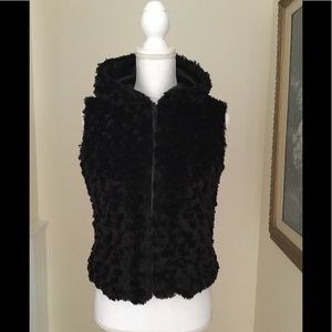 Cejon Black Faux Fur Hooded Vest, Size Small.